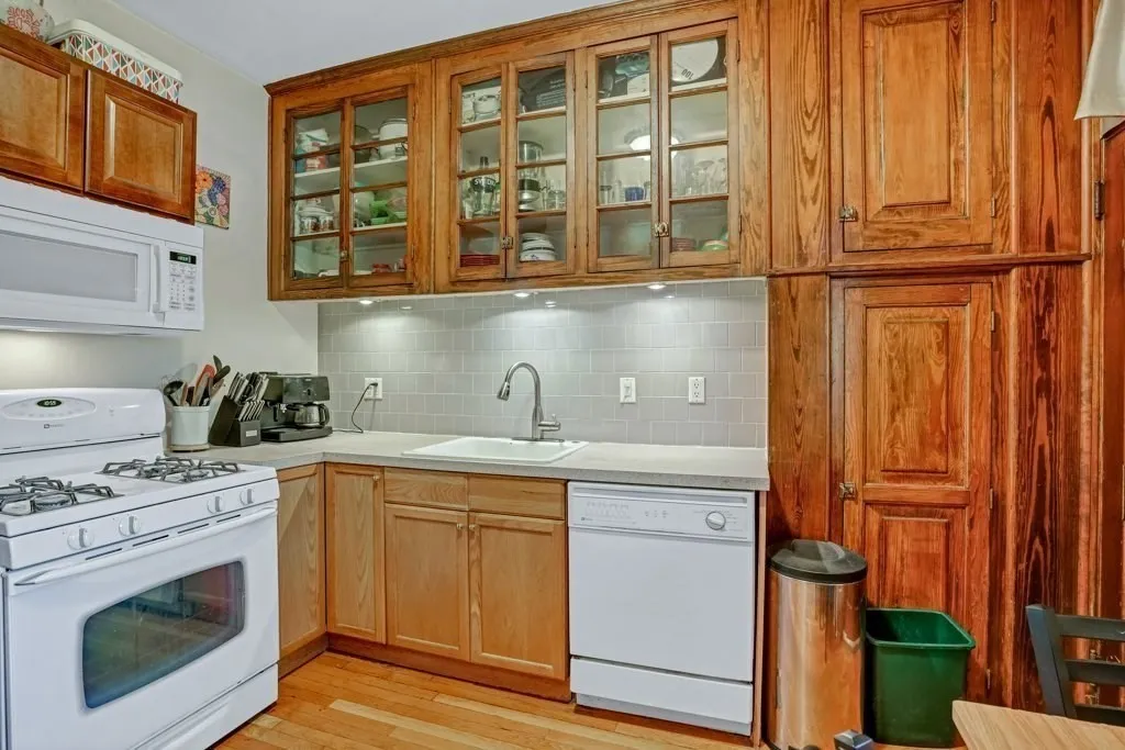 2 split bed, 1 bath apartment for rent at 10 Radcliffe Rd Unit 1, Brighton — photo 17 of 20