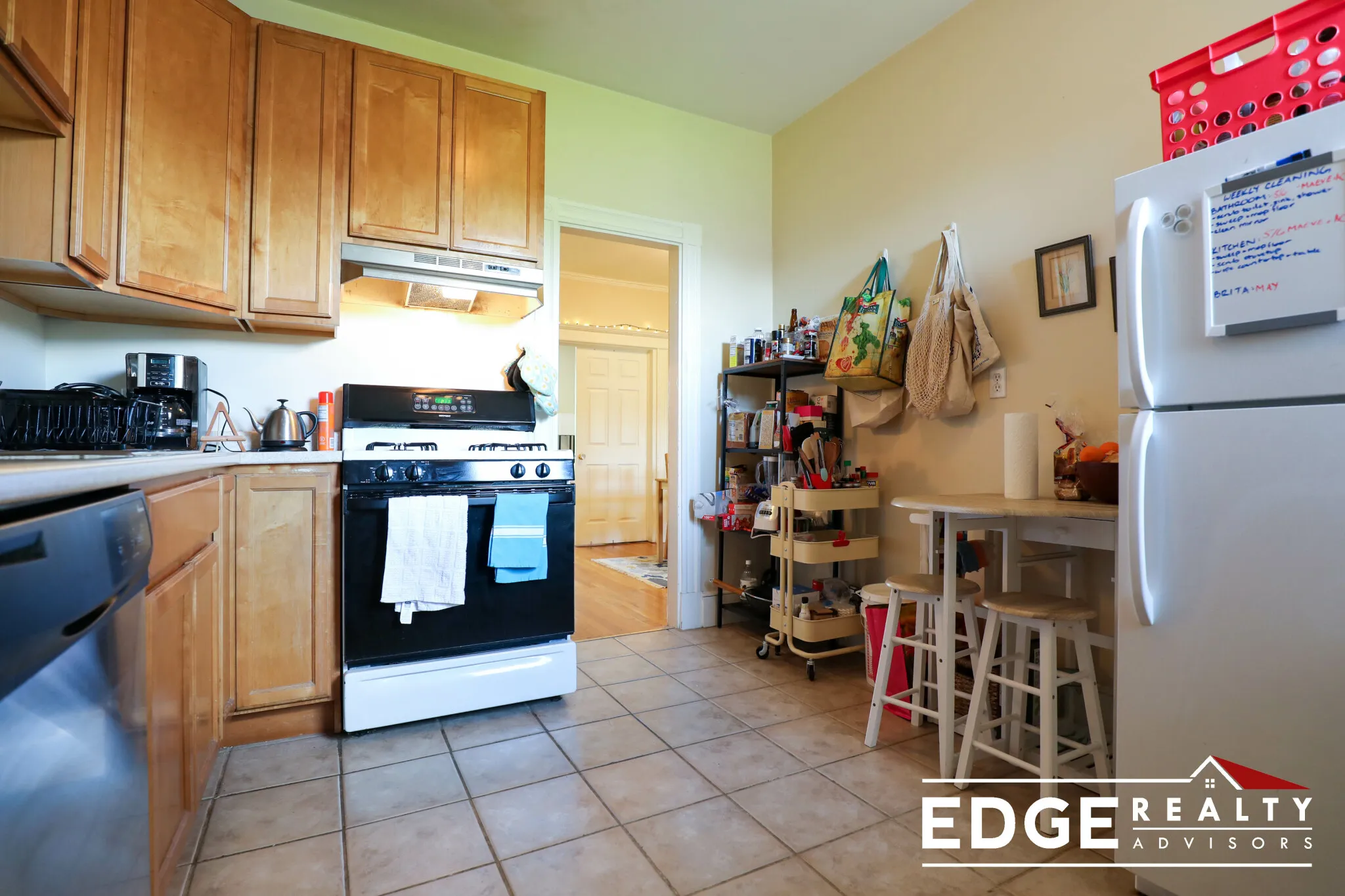 3 bed, 1 bath apartment for rent at 10 Radcliffe Rd Unit 6, Brighton — photo 4 of 17