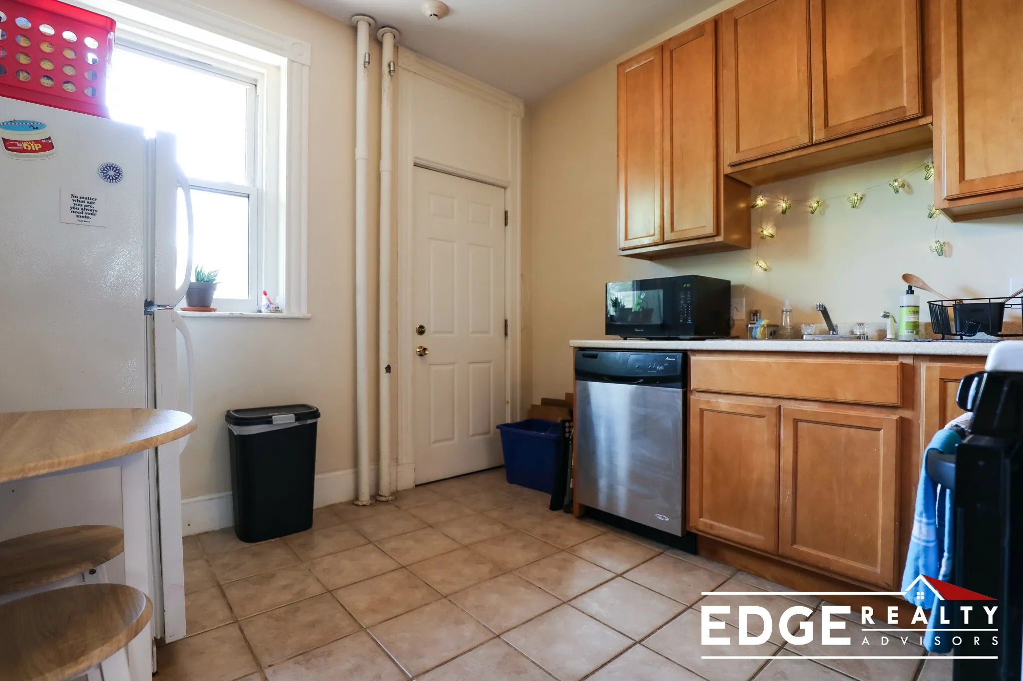 3 bed, 1 bath apartment for rent at 10 Radcliffe Rd Unit 6, Brighton — photo 3 of 17
