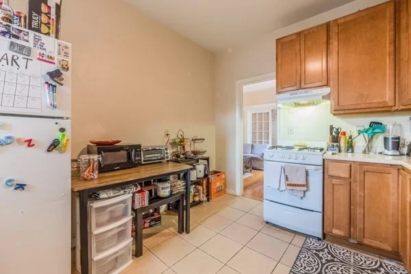 3 bed, 1 bath apartment for rent at 10 Radcliffe Unit 5, Allston — photo 4 of 19