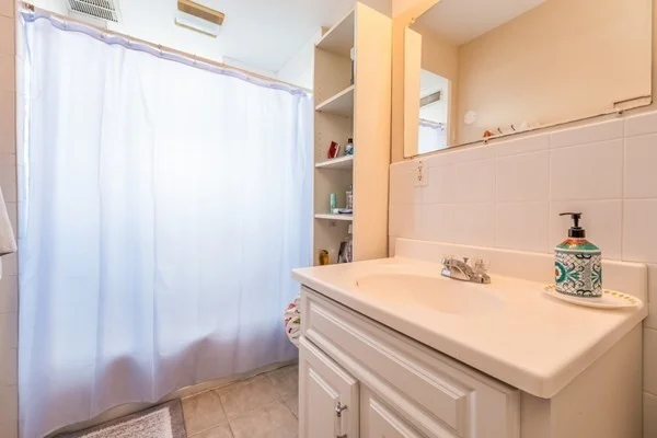 3 bed, 1 bath apartment for rent at 10 Radcliffe Unit 5, Allston — photo 16 of 19