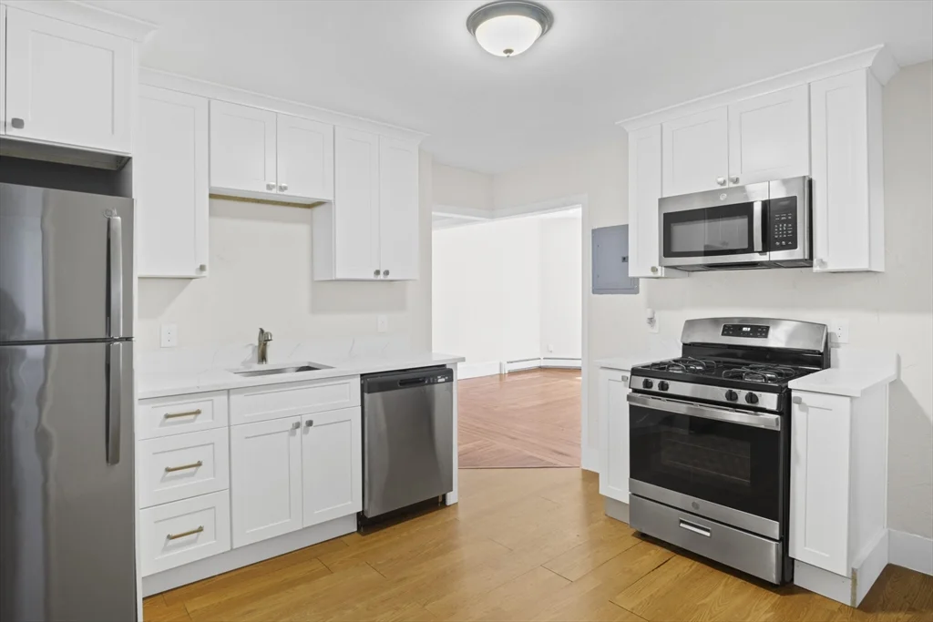 3 bed, 1 bath apartment for rent at 10 Redfield St Unit 2, Dorchester — photo 8 of 10
