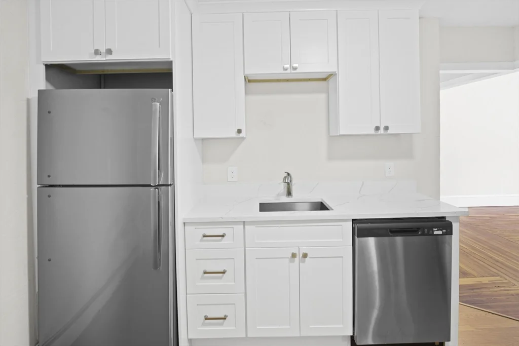3 bed, 1 bath apartment for rent at 10 Redfield St Unit 2, Dorchester — photo 9 of 10
