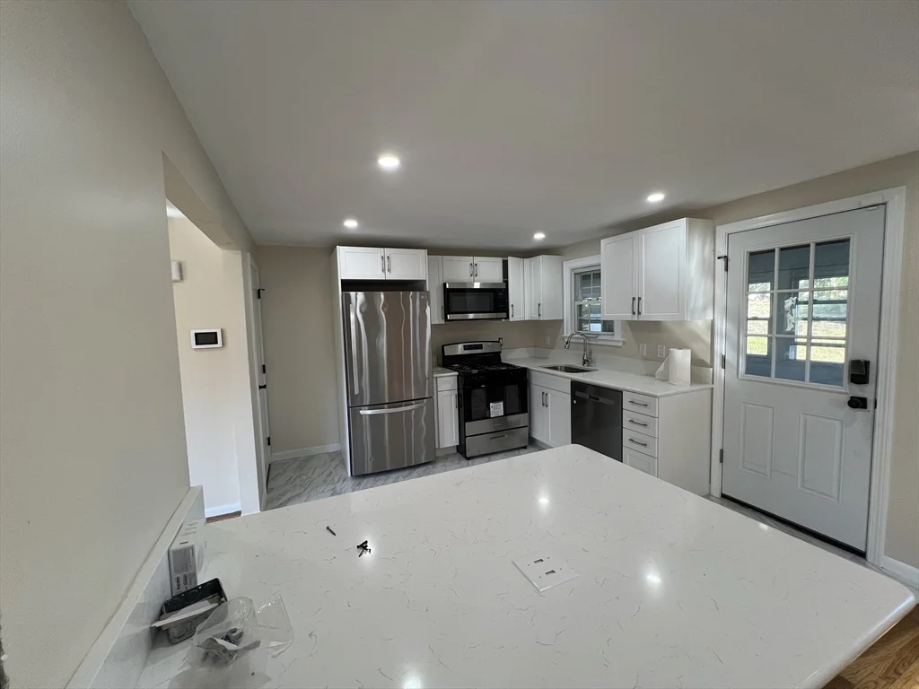 3 bed, 1 bath apartment for rent at 10 Regina Rd Unit B, Randolph — photo 9 of 25