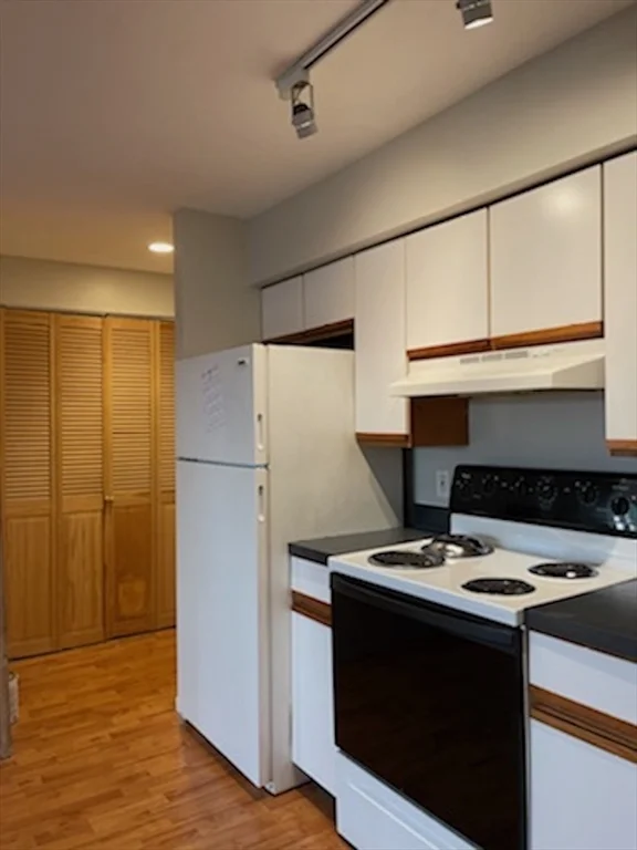 1 bed, 1 bath apartment for rent at 10 Roberts St Unit 21, Magoun Square — photo 5 of 15