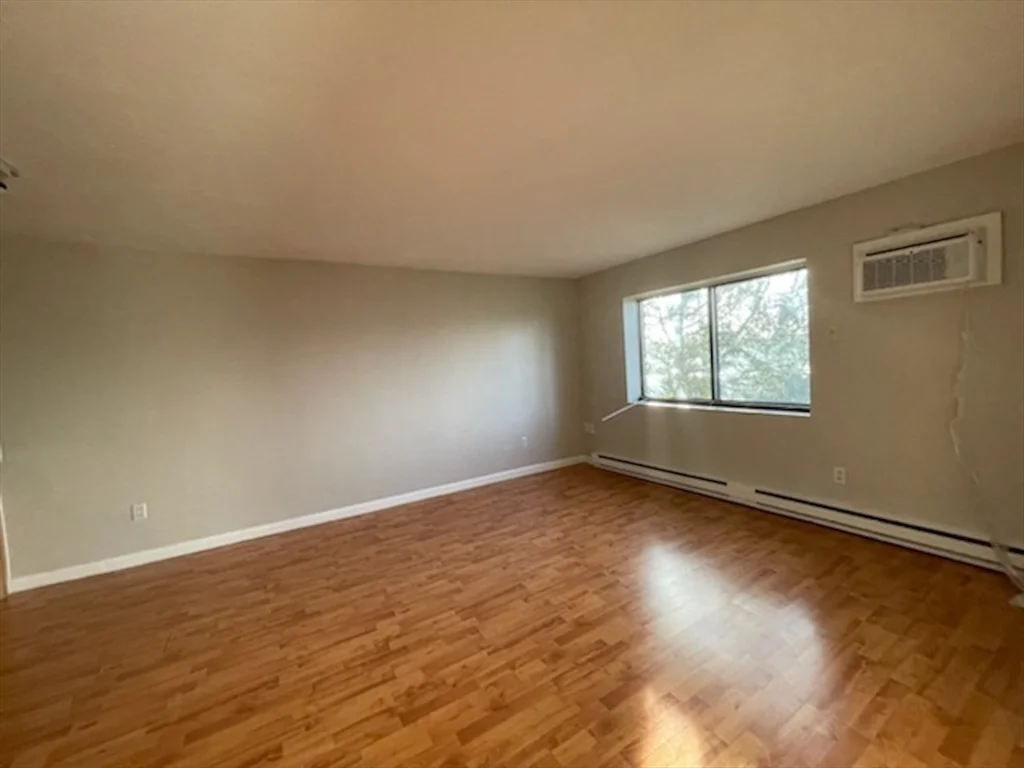 1 bed, 1 bath apartment for rent at 10 Roberts St Unit 21, Magoun Square — photo 3 of 15
