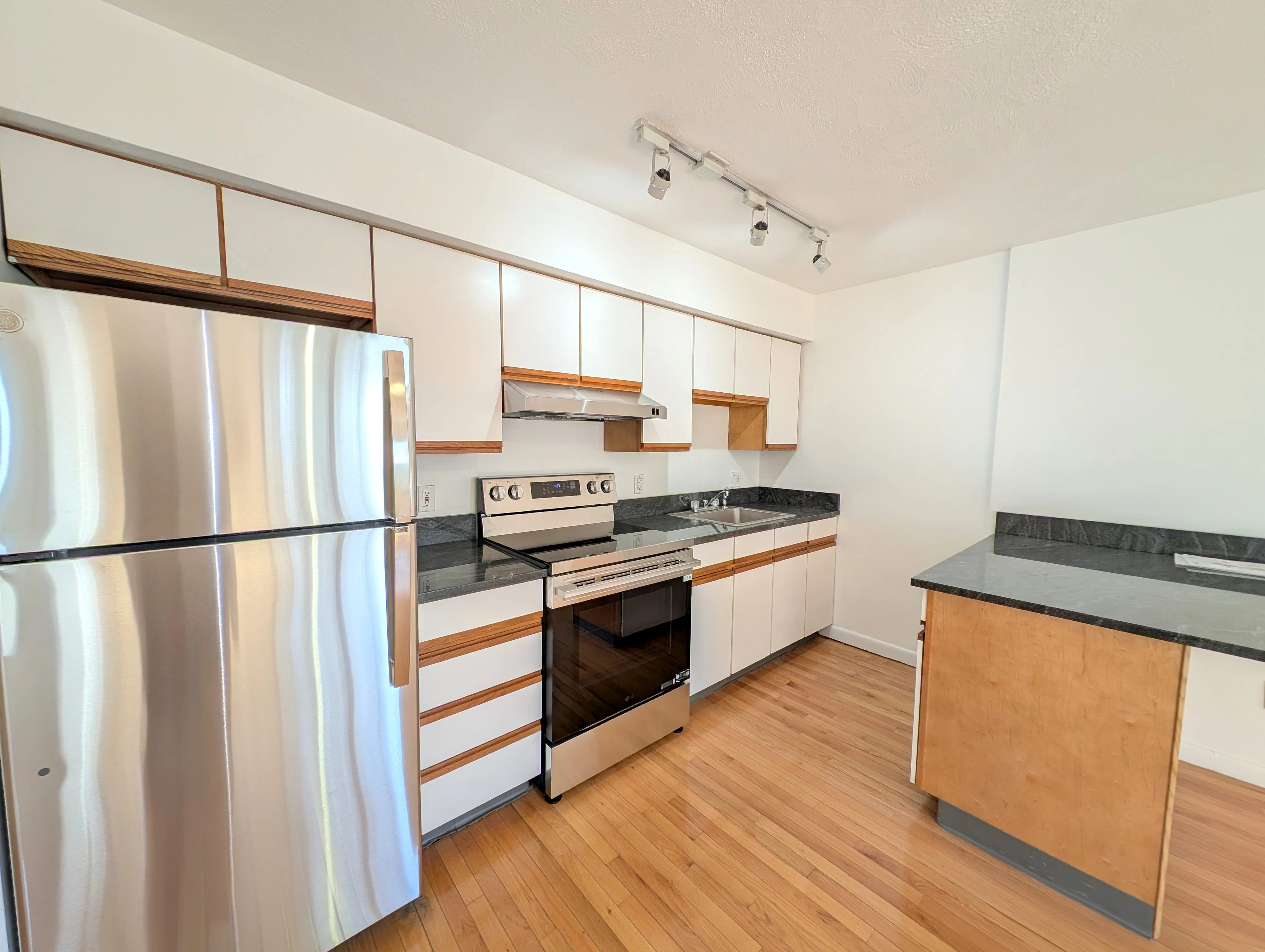 1 bed, 1 bath apartment for rent at 10 Roberts St Unit 35, Magoun Square — photo 1 of 15