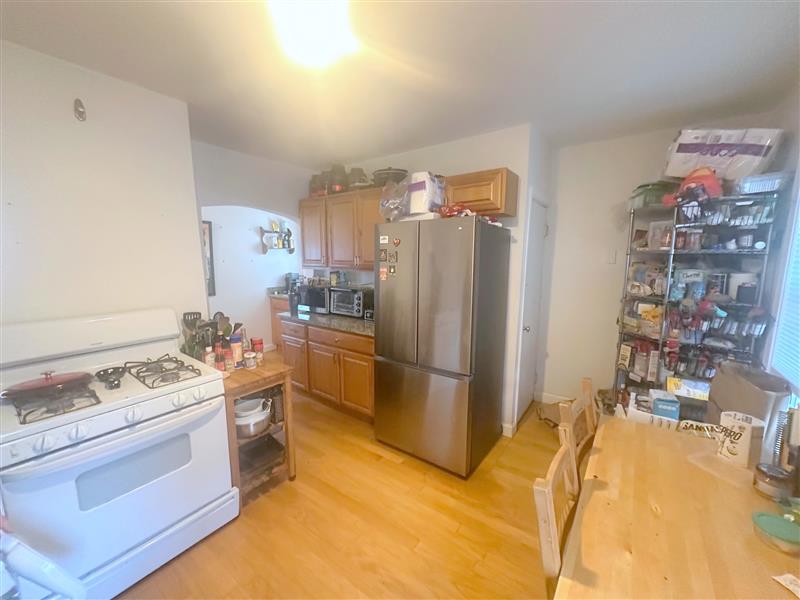 4 bed, 2 bath apartment for rent at 10 Rogers Ave Unit 3, Powder House Square — photo 4 of 21