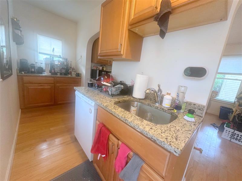 4 bed, 2 bath apartment for rent at 10 Rogers Ave Unit 3, Powder House Square — photo 2 of 21