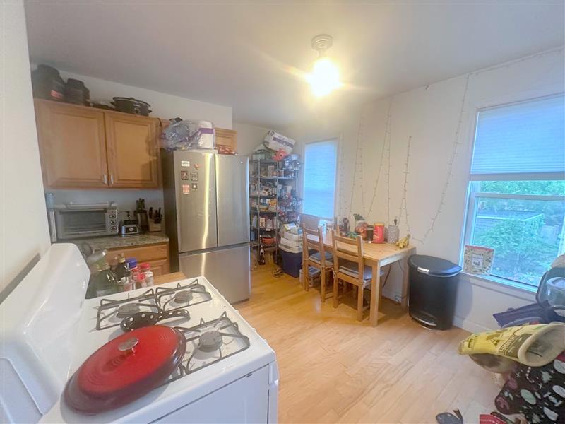 4 bed, 2 bath apartment for rent at 10 Rogers Ave Unit 3, Powder House Square — photo 3 of 21