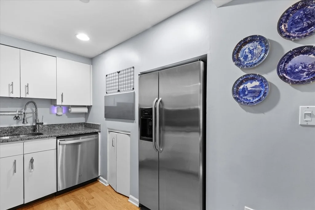 1 bed, 1 bath apartment for rent at 10 Rogers St Unit 214, East Cambridge — photo 4 of 16