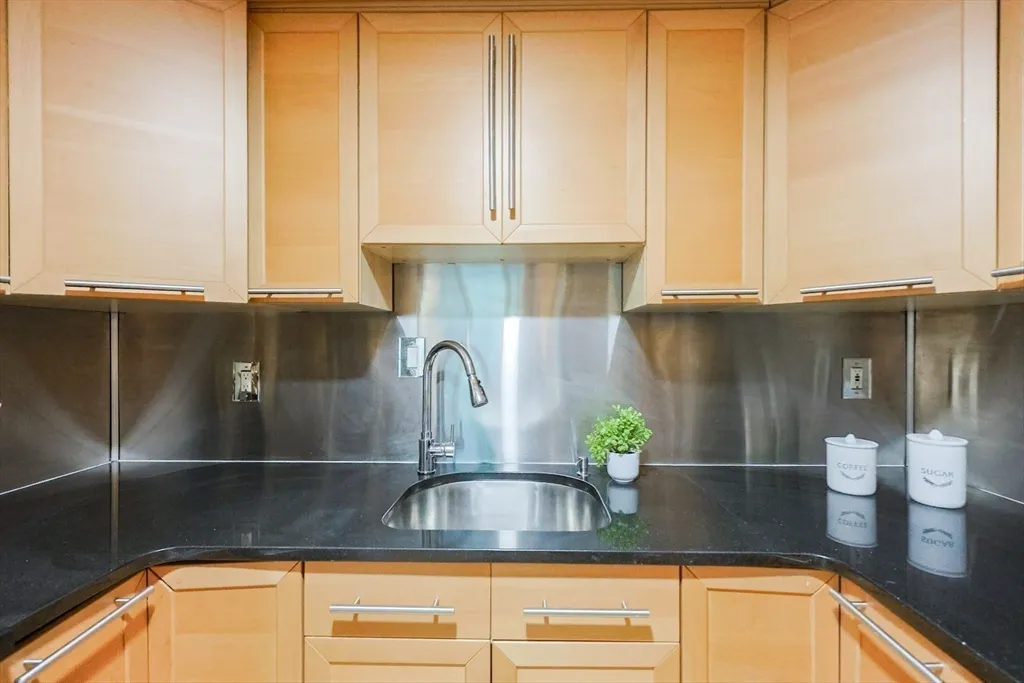 1 bed, 1 bath apartment for rent at 10 Rogers St Unit 703, East Cambridge — photo 7 of 21