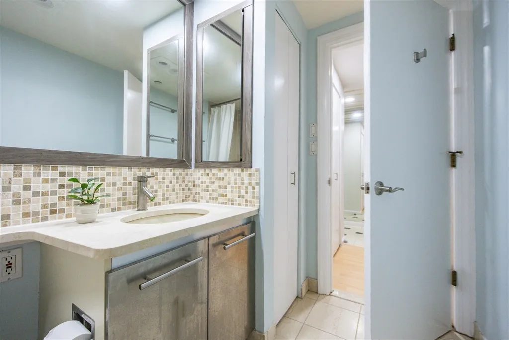 1 bed, 1 bath apartment for rent at 10 Rogers St Unit 703, East Cambridge — photo 12 of 21