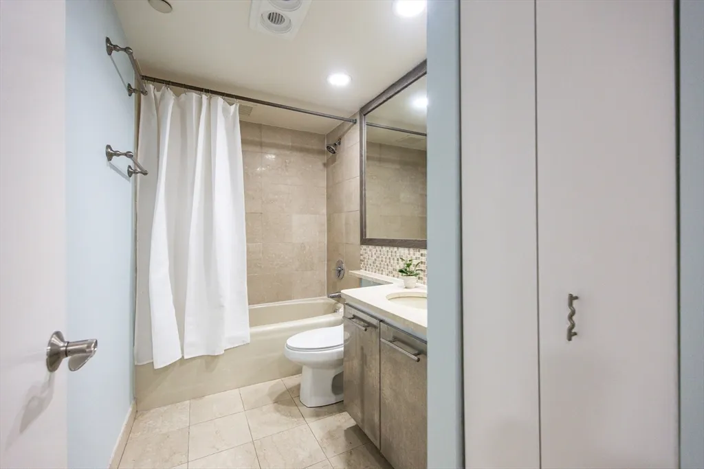 1 bed, 1 bath apartment for rent at 10 Rogers St Unit 703, East Cambridge — photo 13 of 21