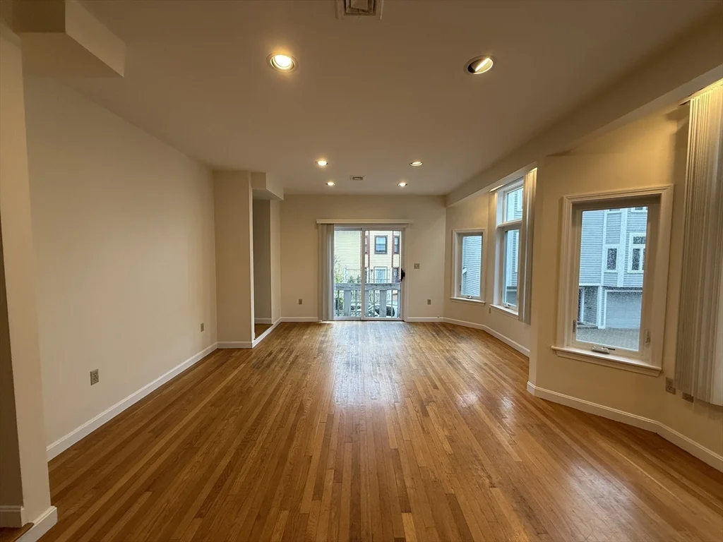 3 bed, 2 bath apartment for rent at 10 Rollins Ct Unit 10, Central Square — photo 2 of 9