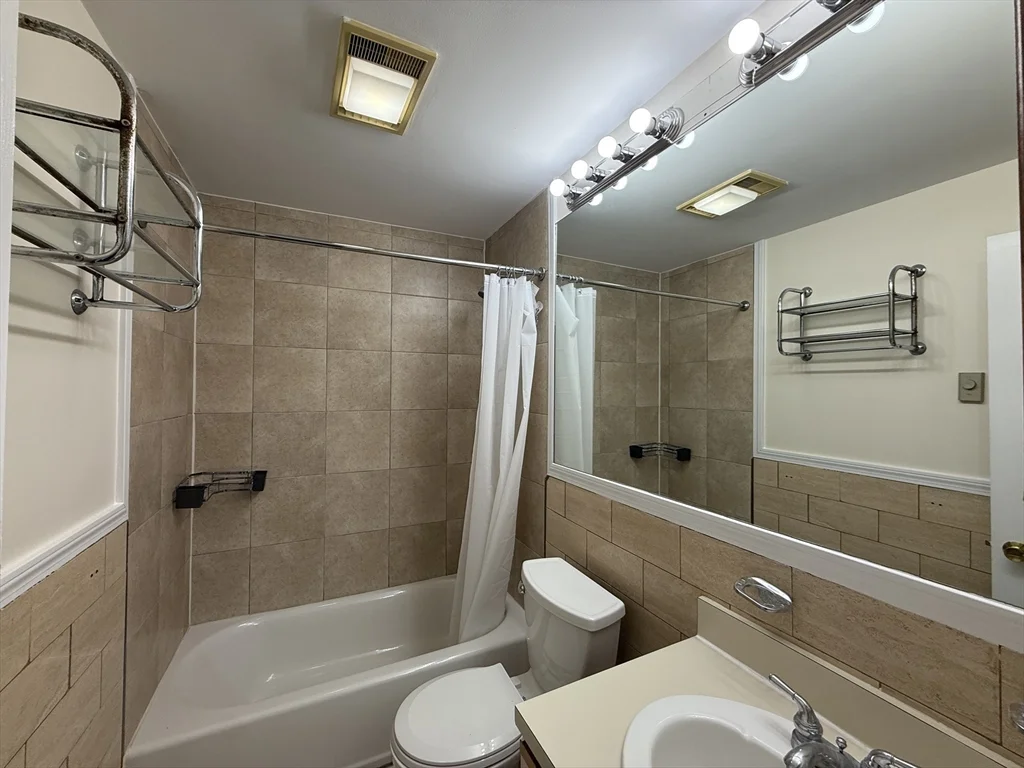 3 bed, 2 bath apartment for rent at 10 Rollins Ct Unit 10, Central Square — photo 6 of 9