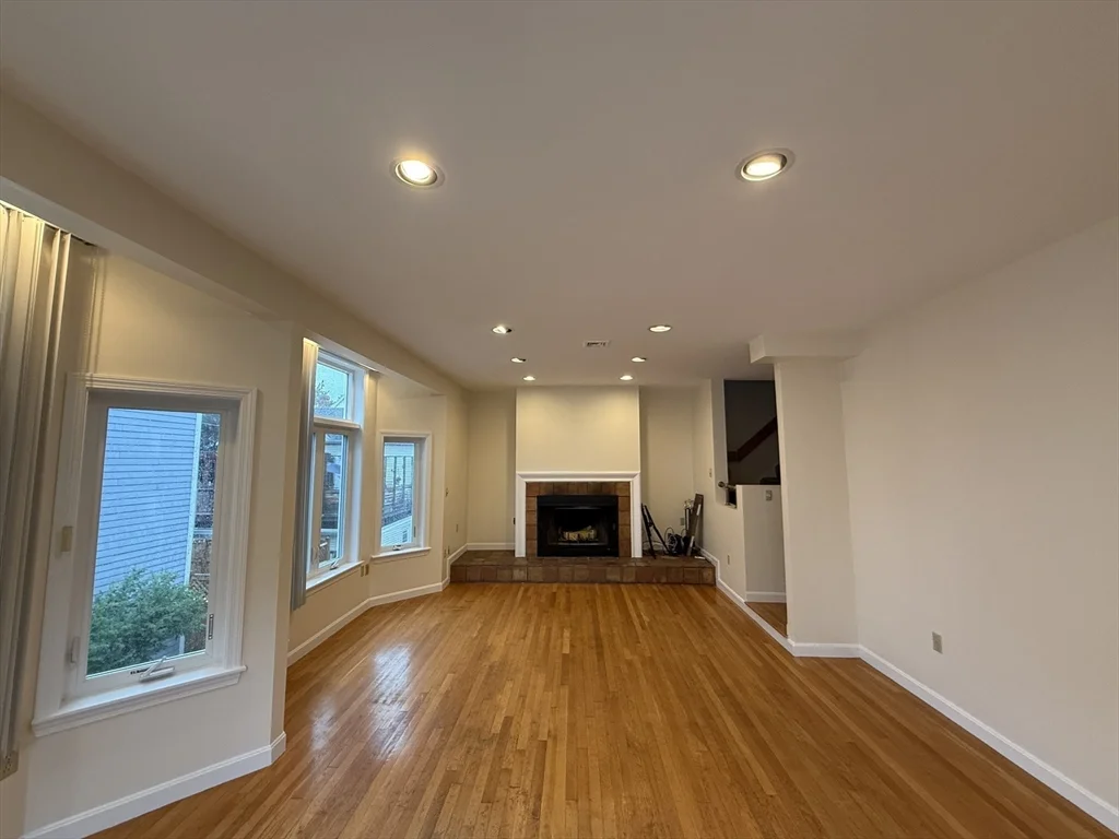 3 bed, 2 bath apartment for rent at 10 Rollins Ct Unit 10, Central Square — photo 1 of 9