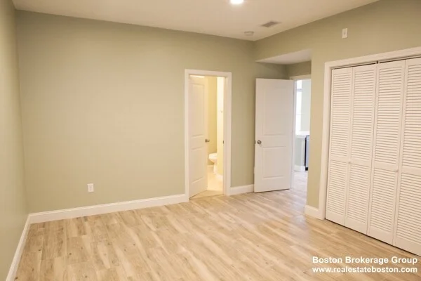 1 bed, 1 bath apartment for rent at 10 Roxbury Unit 1, Roxbury