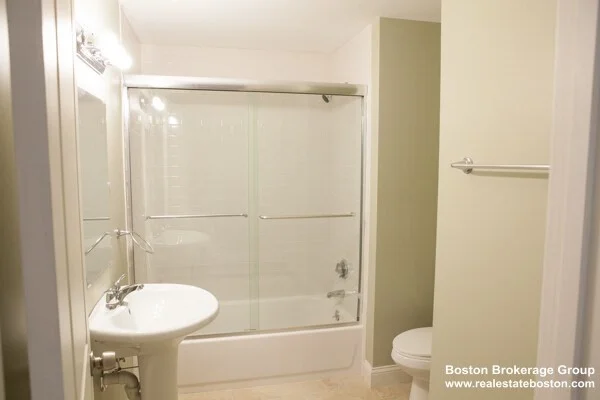 1 bed, 1 bath apartment for rent at 10 Roxbury Unit 10, Roxbury — photo 5 of 8