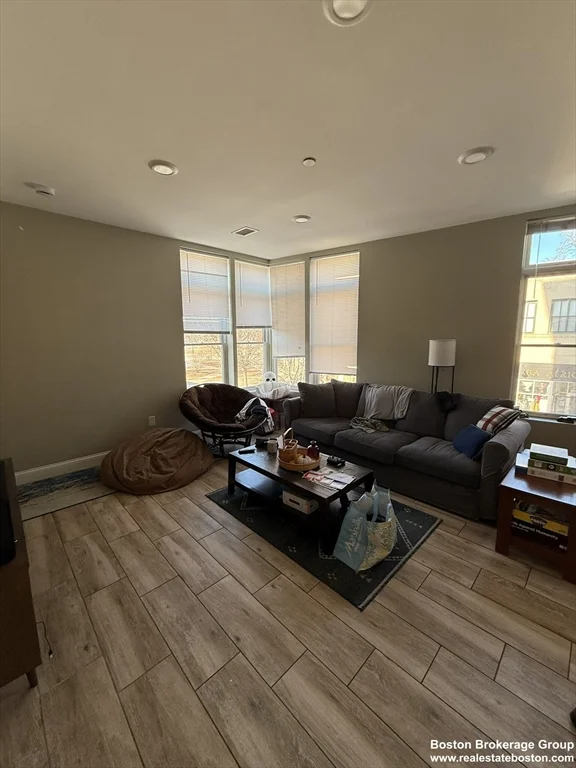 3 bed, 2 bath apartment for rent at 10 Roxbury Unit 3, Roxbury — photo 5 of 11