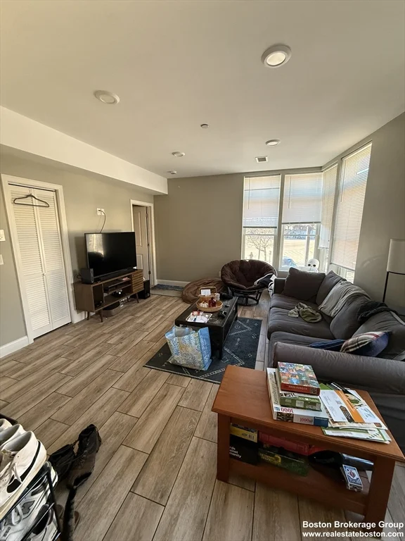 3 bed, 2 bath apartment for rent at 10 Roxbury Unit 3, Roxbury — photo 4 of 11