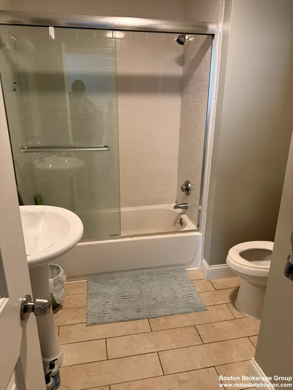 3 bed, 2 bath apartment for rent at 10 Roxbury Unit 3, Roxbury — photo 10 of 11