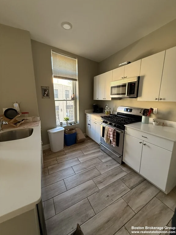 3 bed, 2 bath apartment for rent at 10 Roxbury Unit 3, Roxbury