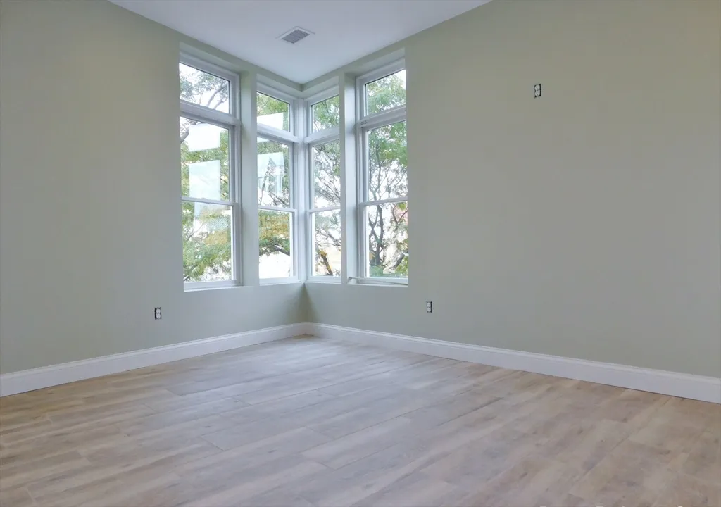 3 bed, 2 bath apartment for rent at 10 Roxbury Unit 5, Roxbury — photo 11 of 17