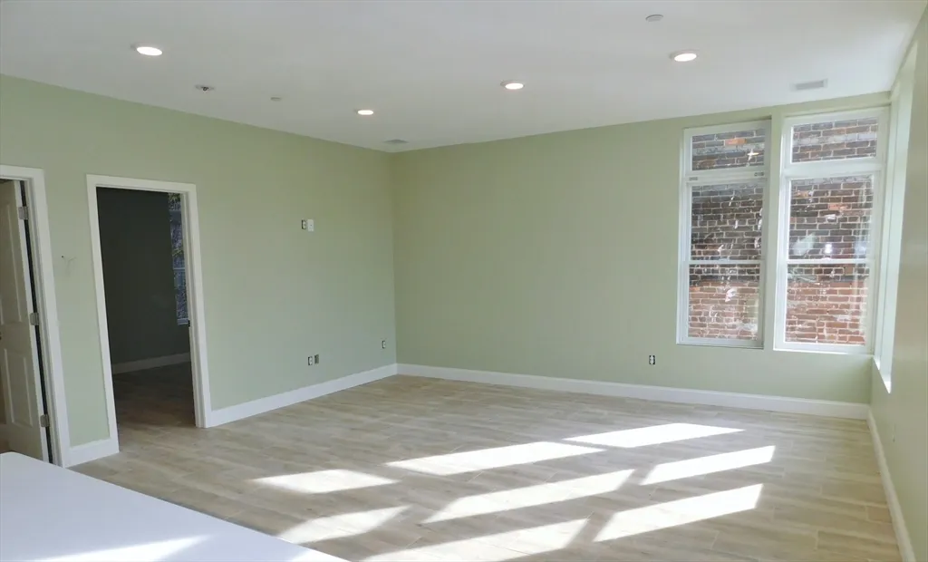 3 bed, 2 bath apartment for rent at 10 Roxbury Unit 5, Roxbury — photo 9 of 17