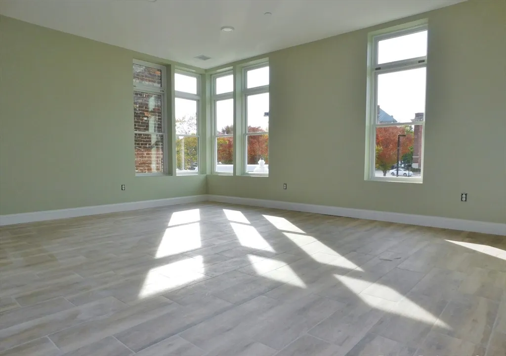 3 bed, 2 bath apartment for rent at 10 Roxbury Unit 5, Roxbury — photo 8 of 17