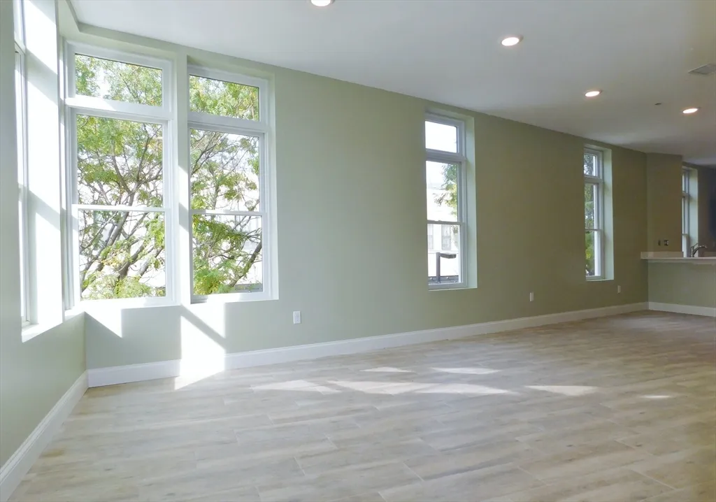 3 bed, 2 bath apartment for rent at 10 Roxbury Unit 5, Roxbury — photo 7 of 17
