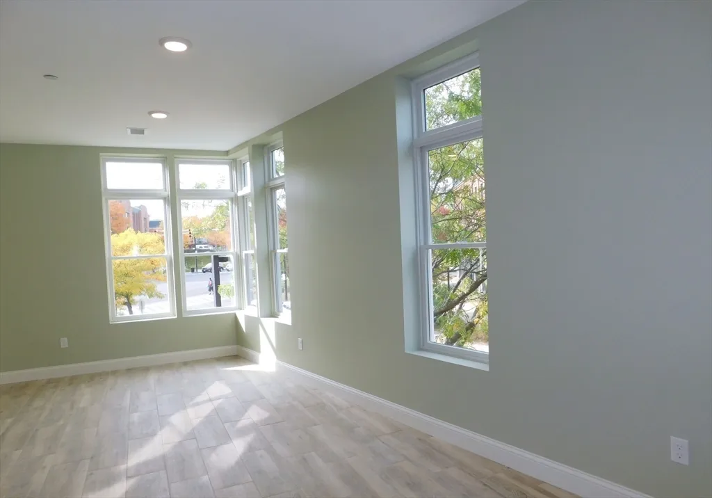 3 bed, 2 bath apartment for rent at 10 Roxbury Unit 5, Roxbury — photo 10 of 17