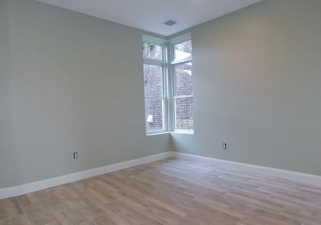 3 bed, 2 bath apartment for rent at 10 Roxbury Unit 5, Roxbury — photo 12 of 17