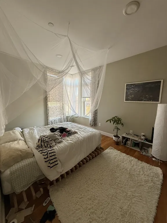 3 bed, 2 bath apartment for rent at 10 Roxbury Unit 7, Roxbury — photo 4 of 7