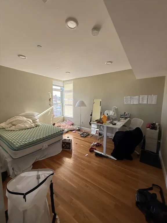 3 bed, 2 bath apartment for rent at 10 Roxbury Unit 7, Roxbury — photo 3 of 7