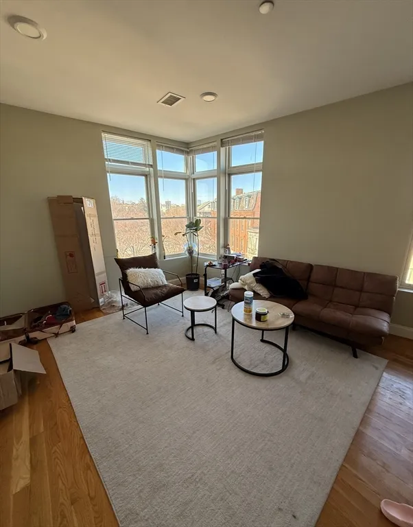 3 bed, 2 bath apartment for rent at 10 Roxbury Unit 7, Roxbury — photo 2 of 7