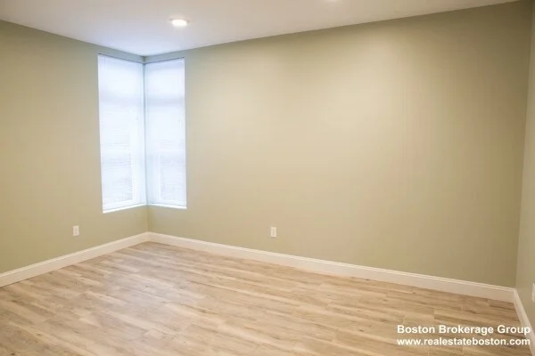 1 bed, 1 bath apartment for rent at 10 Roxbury Unit 8, Roxbury — photo 4 of 8