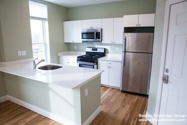 1 bed, 1 bath apartment for rent at 10 Roxbury Unit 9, Roxbury