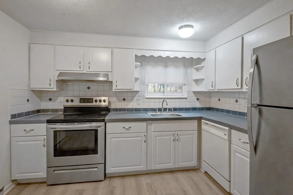2 bed, 1 bath apartment for rent at 10 Royal Dane Dr Unit 79, Marshfield — photo 3 of 12