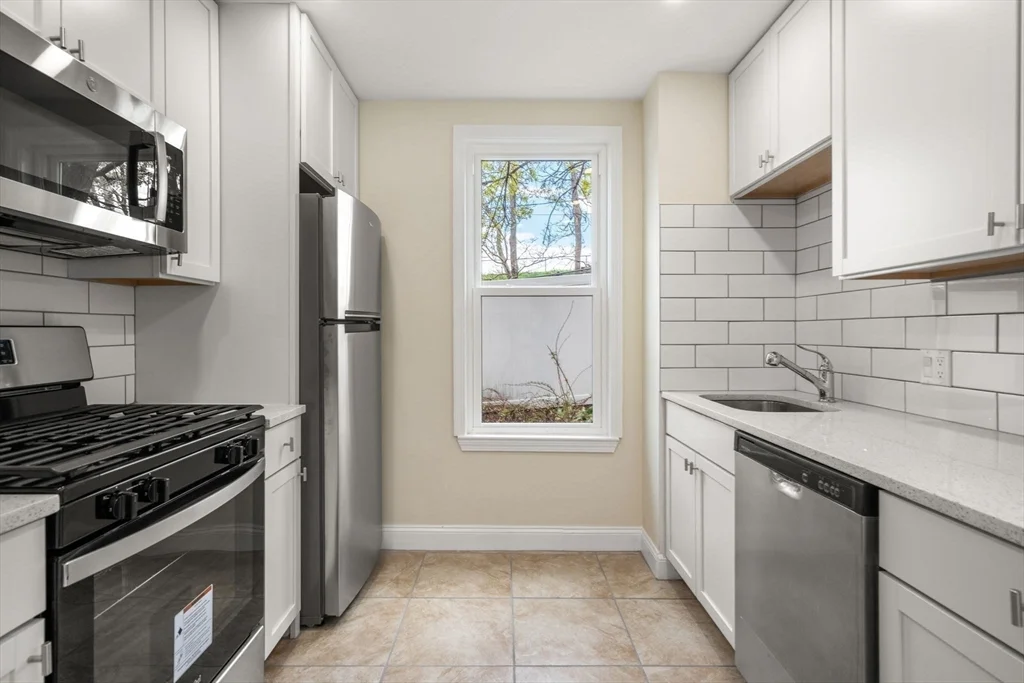 4 bed, 2 bath apartment for rent at 10 Royal St Unit 1, Allston — photo 3 of 14