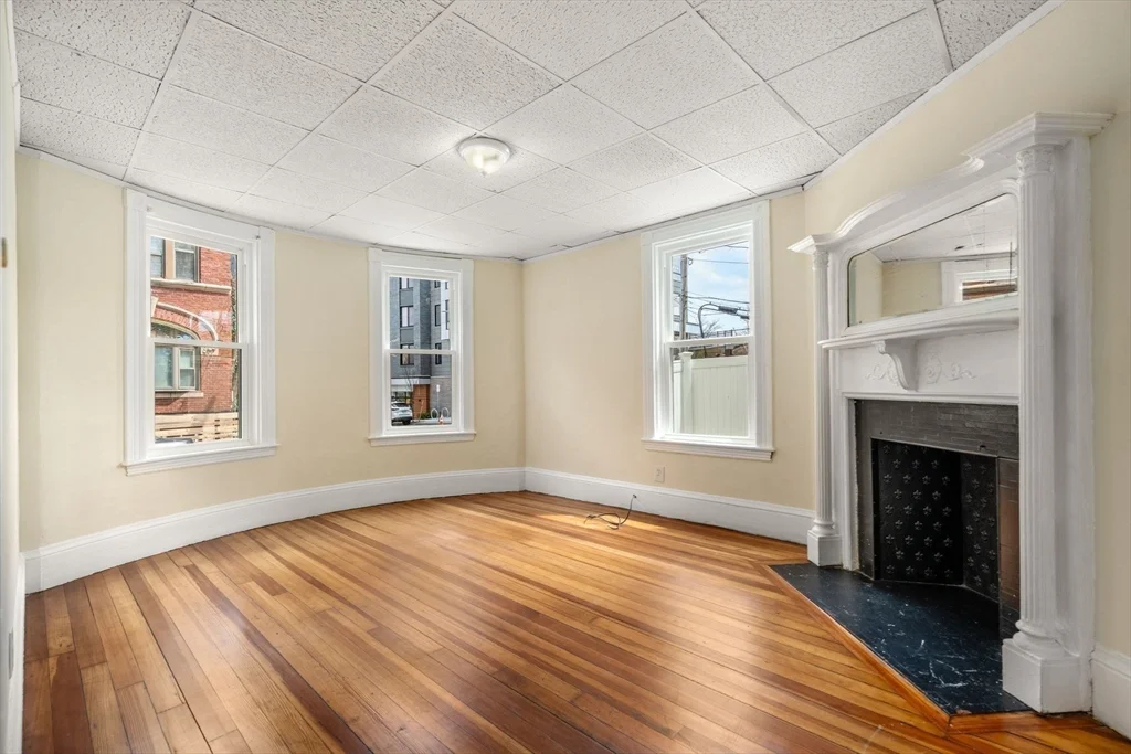 4 bed, 2 bath apartment for rent at 10 Royal St Unit 1, Allston — photo 4 of 14