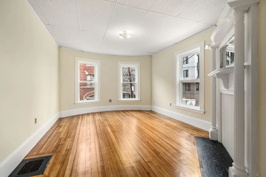 6 bed, 2 bath apartment for rent at 10 Royal Unit 2, Allston — photo 4 of 16