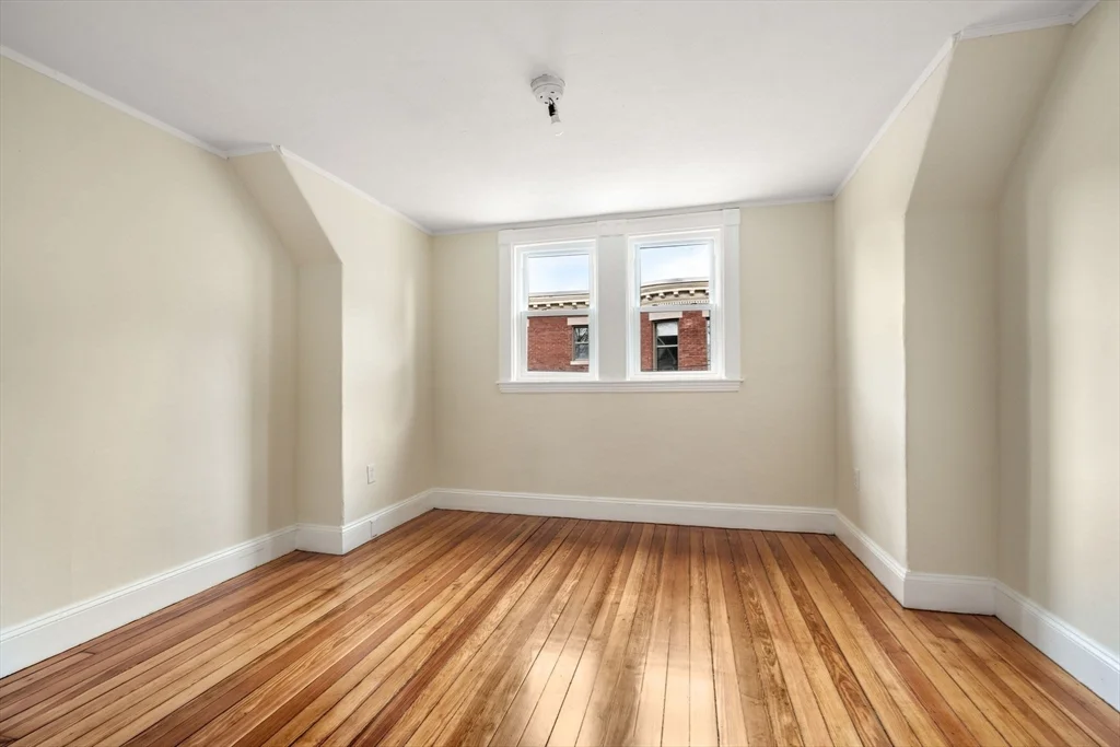 6 bed, 2 bath apartment for rent at 10 Royal Unit 2, Allston — photo 12 of 16