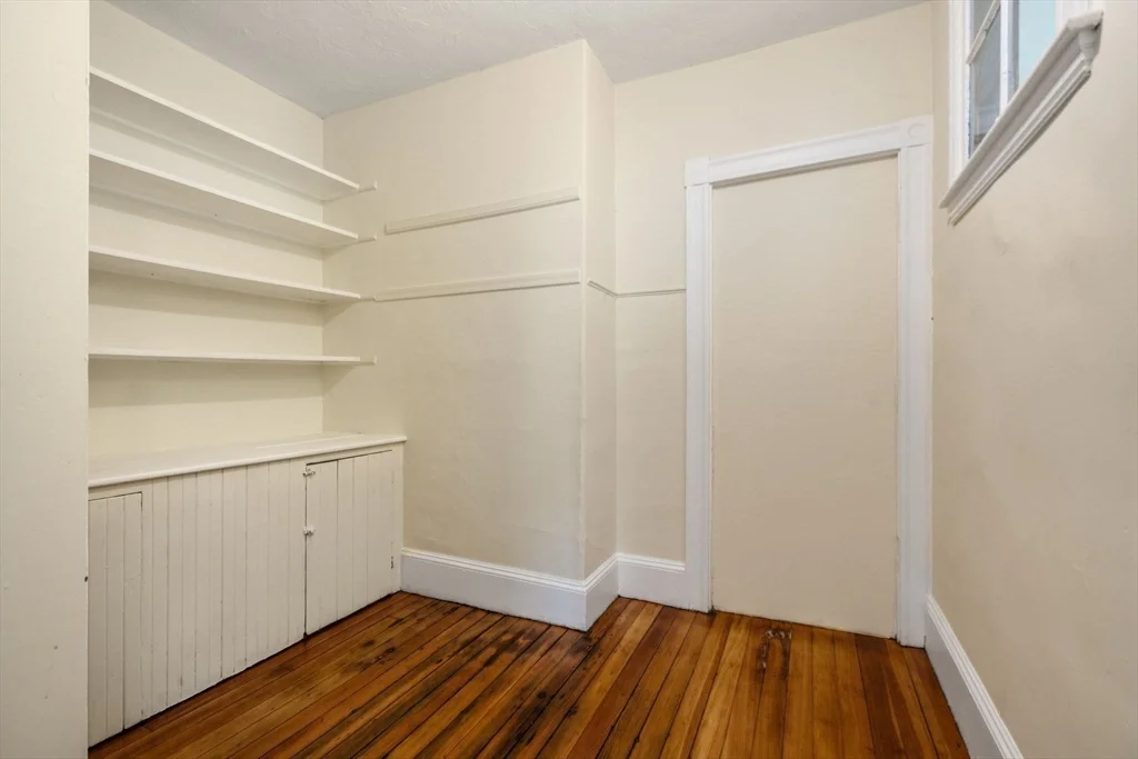 6 bed, 2 bath apartment for rent at 10 Royal Unit 2, Allston — photo 14 of 16