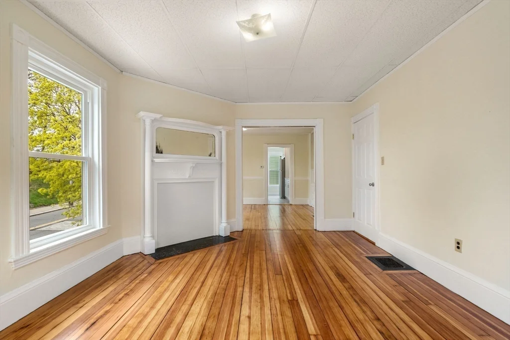 6 bed, 2 bath apartment for rent at 10 Royal Unit 2, Allston — photo 5 of 16