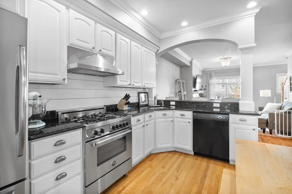 3 bed, 1 bath apartment for rent at 10 S Sydney Unit 10, Dorchester — photo 6 of 27
