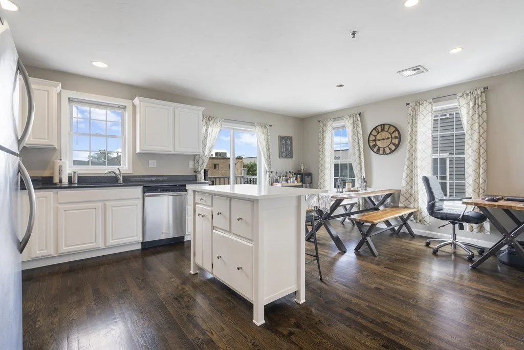 2 bed, 2 bath apartment for rent at 10 Saco St Unit 4, Dorchester — photo 4 of 14
