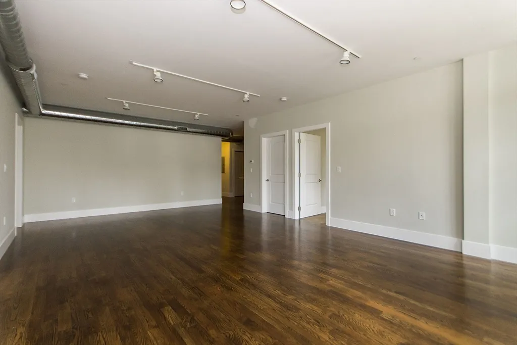 3 bed, 2 bath apartment for rent at 10 Saint George St Unit 406, South End — photo 4 of 11