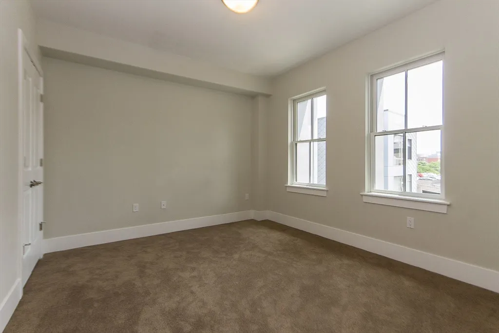 3 bed, 2 bath apartment for rent at 10 Saint George St Unit 406, South End — photo 5 of 11