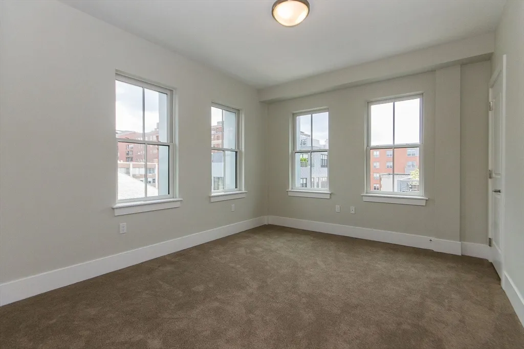 3 bed, 2 bath apartment for rent at 10 Saint George St Unit 406, South End — photo 9 of 11